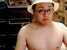 Simoyaka, Japanese gay YouTube star eats food.