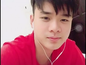 Gay cam show with a Vietnamese hunk on Blued