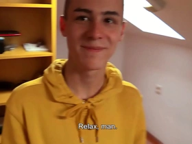 A kinky gay helps a man to make some extra money by having gay sex - Czech Hunter 538